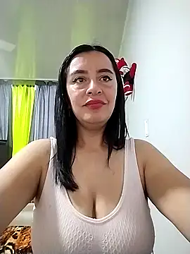 Snapshot of hailey85 chatting on April 22, 10:33 pm hailey85 online show from April 22, 10:33 pm