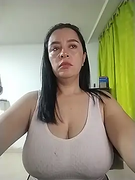 Snapshot of hailey85 chatting on May 19, 11:22 pm hailey85 online show from May 19, 11:22 pm