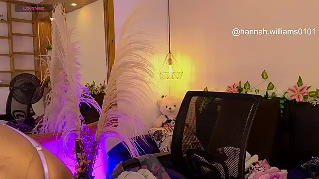 Hannah williams1 online show from November 6, 9:48 pm