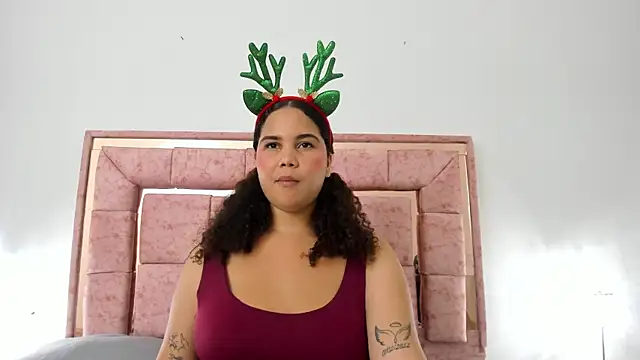 zoee lovv online show from December 6, 9:21 am