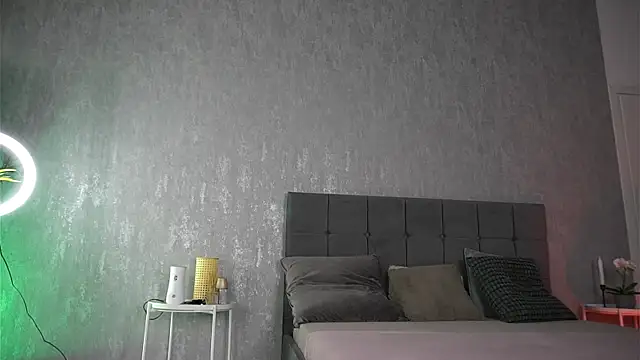 Snapshot of KatelynSparks chatting on November 14, 7:18 am KatelynSparks online show from November 14, 7:18 am