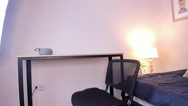 Snapshot of Caroline_dh chatting on January 17, 11:37 am Caroline dh online show from January 17, 11:37 am