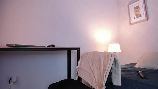 Snapshot of Caroline_dh chatting on February 10, 10:52 am Caroline dh online show from February 10, 10:52 am