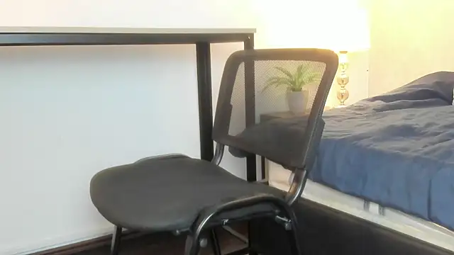 Snapshot of Caroline_dh chatting on February 12, 11:38 am Caroline dh online show from February 12, 11:38 am