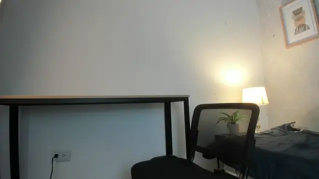 Snapshot of Caroline_dh chatting on February 13, 11:39 am Caroline dh online show from February 13, 11:39 am