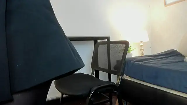 Snapshot of Caroline_dh chatting on February 20, 11:43 am Caroline dh online show from February 20, 11:43 am