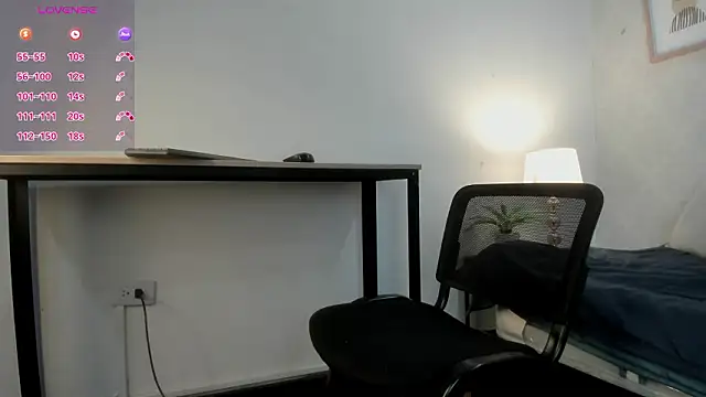 Snapshot of Caroline_dh chatting on March 4, 11:27 am Caroline dh online show from March 4, 11:27 am