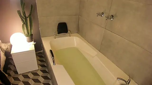 Snapshot of Caroline_dh chatting on March 13, 11:50 am Caroline dh online show from March 13, 11:50 am