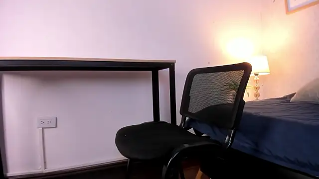 Snapshot of Caroline_dh chatting on March 17, 11:35 am Caroline dh online show from March 17, 11:35 am