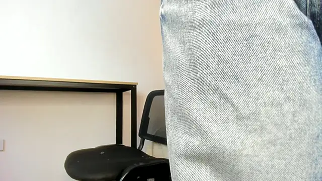 Snapshot of Caroline_dh chatting on April 1, 11:33 am Caroline dh online show from April 1, 11:33 am