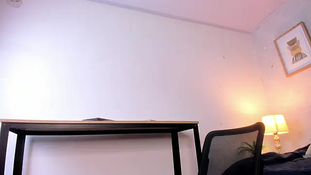 Snapshot of Caroline_dh chatting on April 11, 11:36 am Caroline dh online show from April 11, 11:36 am