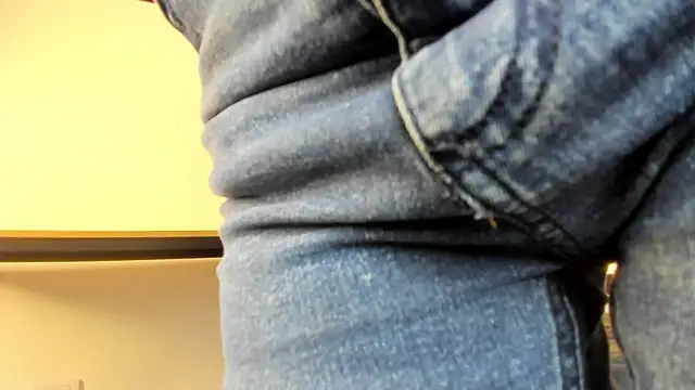 Snapshot of Caroline_dh chatting on April 13, 11:37 am Caroline dh online show from April 13, 11:37 am