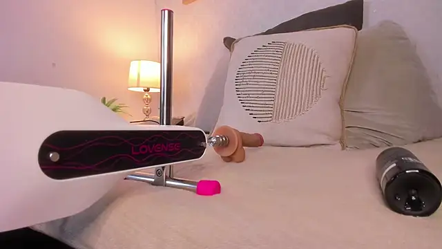 Snapshot of Caroline_dh chatting on April 15, 11:39 am Caroline dh online show from April 15, 11:39 am