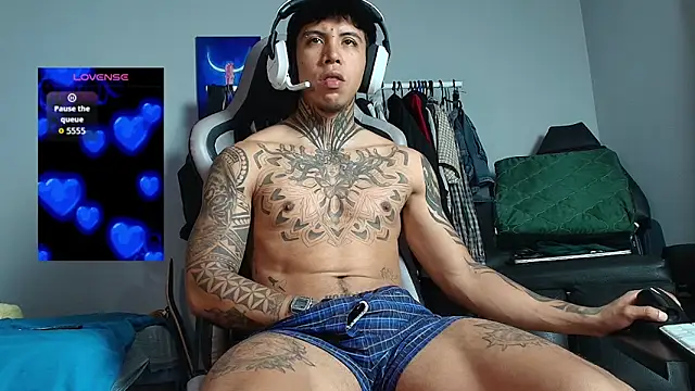 Nickhot0609 online show from March 25, 9:15 am