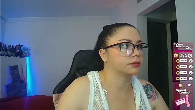 Snapshot of Madame_Shein_ chatting on December 11, 9:30 am Madame Shein online show from December 11, 9:30 am