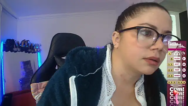 Snapshot of Madame_Shein_ chatting on December 11, 12:34 pm Madame Shein online show from December 11, 12:34 pm