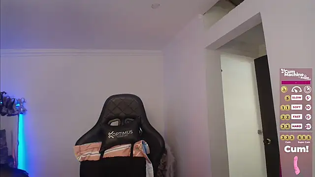 Snapshot of Madame_Shein_ chatting on December 17, 12:54 pm Madame Shein online show from December 17, 12:54 pm