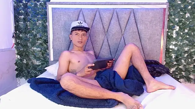 Edward Milleer online show from December 15, 2:48 pm