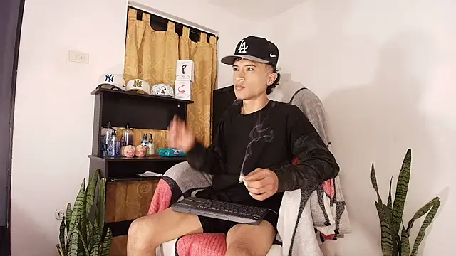 Edward Milleer online show from October 21, 6:30 pm