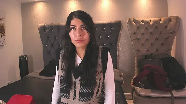 Snapshot of Melodi_Roux chatting on April 18, 12:53 pm Melodi Roux online show from April 18, 12:53 pm
