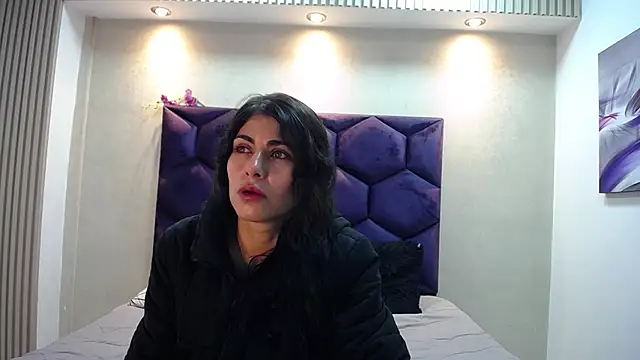 Snapshot of Melodi_Roux chatting on April 20, 1:03 pm Melodi Roux online show from April 20, 1:03 pm