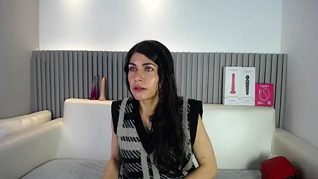 Snapshot of Melodi_Roux chatting on April 25, 1:41 pm Melodi Roux online show from April 25, 1:41 pm