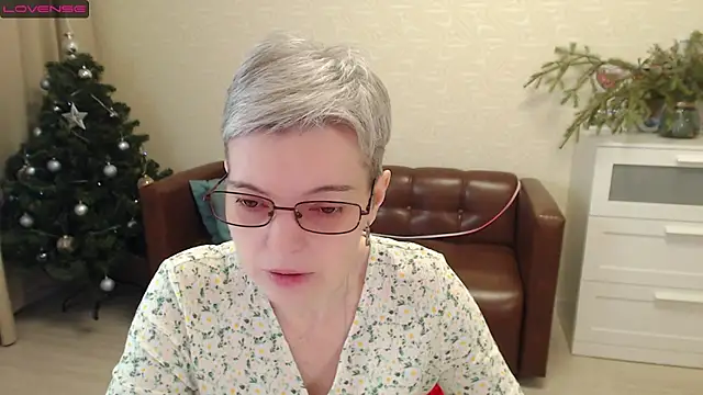 Snapshot of Cutie_Erikaa1 chatting on December 21, 2:19 am Cutie Erikaa1 online show from December 21, 2:19 am