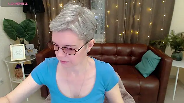 Snapshot of Cutie_Erikaa1 chatting on December 27, 2:36 am Cutie Erikaa1 online show from December 27, 2:36 am