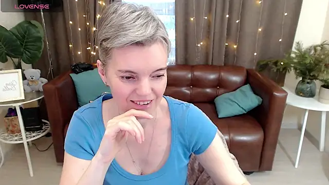 Snapshot of Cutie_Erikaa1 chatting on December 28, 5:33 am Cutie Erikaa1 online show from December 28, 5:33 am