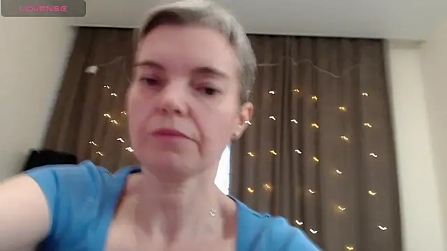 Snapshot of Cutie_Erikaa1 chatting on December 28, 8:37 am Cutie Erikaa1 online show from December 28, 8:37 am