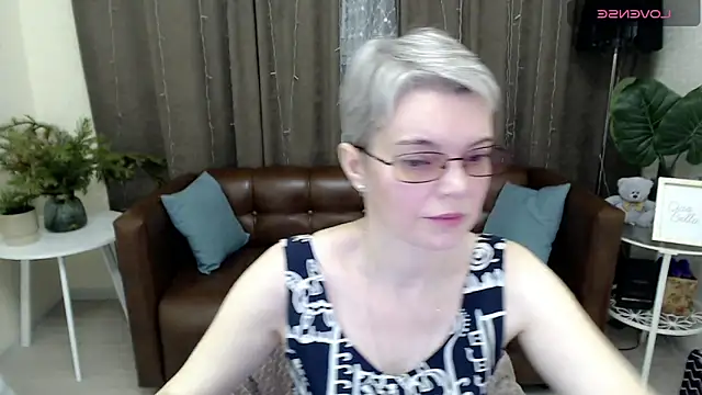 Snapshot of Cutie_Erikaa1 chatting on December 29, 2:49 am Cutie Erikaa1 online show from December 29, 2:49 am