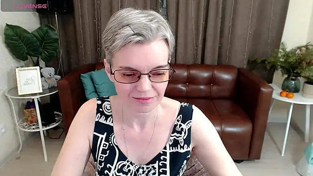 Snapshot of Cutie_Erikaa1 chatting on December 31, 3:42 pm Cutie Erikaa1 online show from December 31, 3:42 pm