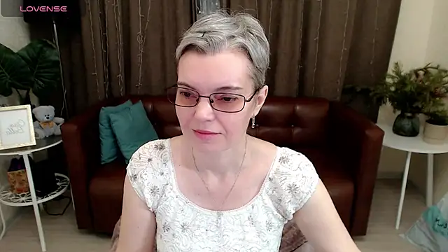 Snapshot of Cutie_Erikaa1 chatting on January 4, 2:35 am Cutie Erikaa1 online show from January 4, 2:35 am