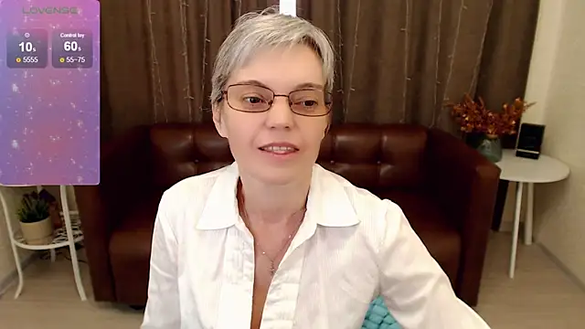 Snapshot of Cutie_Erikaa1 chatting on February 5, 5:41 am Cutie Erikaa1 online show from February 5, 5:41 am