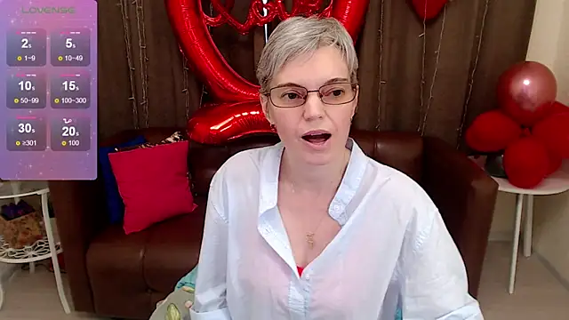 Snapshot of Cutie_Erikaa1 chatting on February 13, 5:37 am Cutie Erikaa1 online show from February 13, 5:37 am