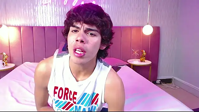 Snapshot of tombakker chatting on January 28, 11:07 pm tombakker online show from January 28, 11:07 pm