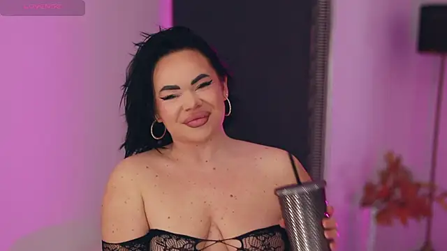 Snapshot of MissLilaa chatting on November 16, 4:23 pm MissLilaa online show from November 16, 4:23 pm