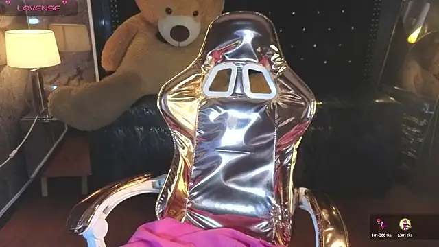 Snapshot of Kitty_fox_b chatting on October 10, 12:59 pm Kitty fox b online show from October 10, 12:59 pm