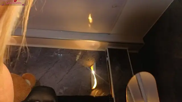 Snapshot of Kitty_fox_b chatting on March 4, 8:04 pm Kitty fox b online show from March 4, 8:04 pm