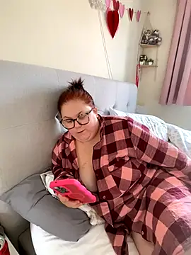 Snapshot of Tallulah-mae-xoxox chatting on September 24, 12:19 pm Tallulah-mae-xoxox online show from September 24, 12:19 pm