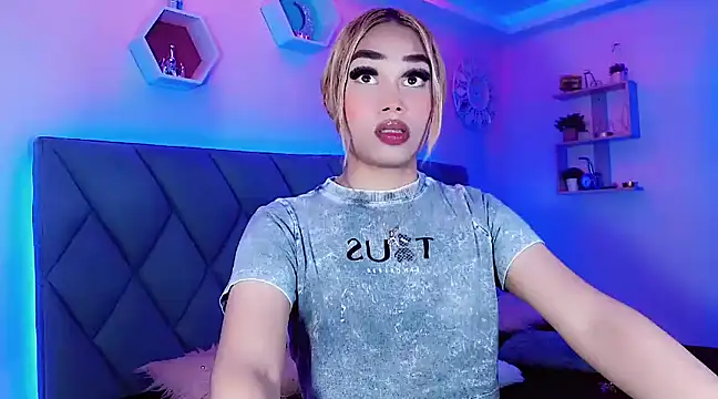 Hallyhott online show from December 16, 1:11 pm