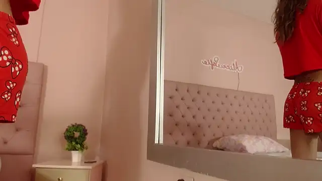 Snapshot of alice_sofia chatting on October 12, 12:59 pm alice sofia online show from October 12, 12:59 pm