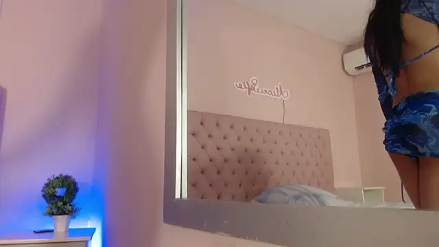 Snapshot of alice_sofia chatting on November 8, 1:22 pm alice sofia online show from November 8, 1:22 pm