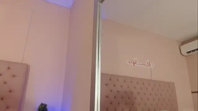 Snapshot of alice_sofia chatting on November 17, 1:28 pm alice sofia online show from November 17, 1:28 pm