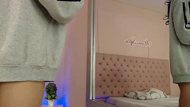 Snapshot of alice_sofia chatting on January 9, 2:09 pm alice sofia online show from January 9, 2:09 pm