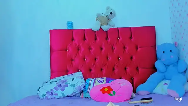 StassieBell online show from January 12, 4:07 am