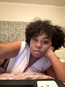 Snapshot of camiliaskye chatting on October 10, 3:27 am camiliaskye online show from October 10, 3:27 am