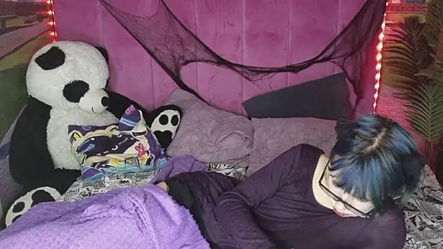 Snapshot of Baby_lunatic chatting on December 6, 8:18 pm Baby lunatic online show from December 6, 8:18 pm