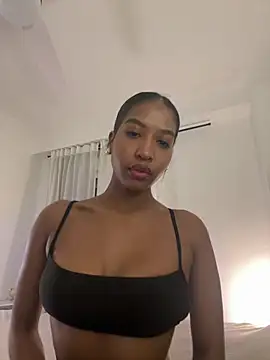 Snapshot of IamCrystal2 chatting on January 12, 3:23 am IamCrystal2 online show from January 12, 3:23 am