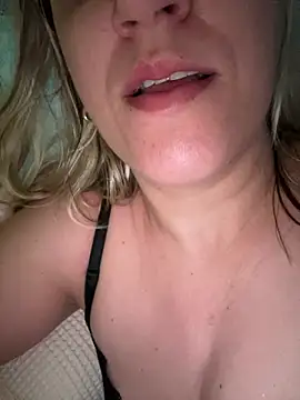 Snapshot of Bia_sexynovaes chatting on December 31, 8:48 am Bia sexynovaes online show from December 31, 8:48 am